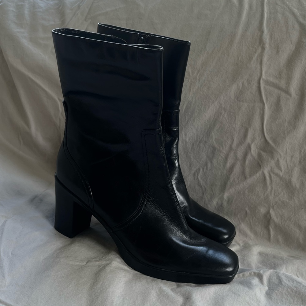 Black Leather Nine West Ankle Boots. Women’s Size 7.5.